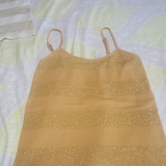 Tops - Picture 4 of 5